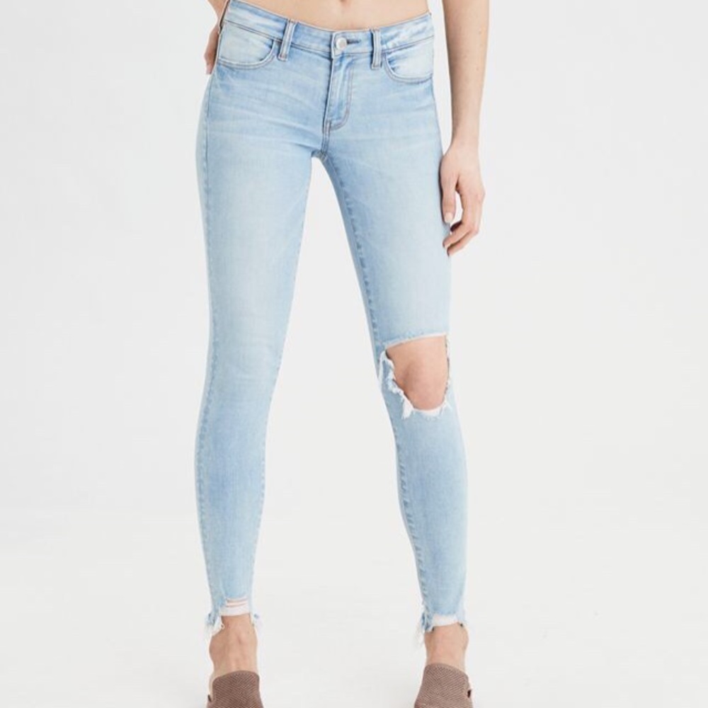 AEO Light-Wash Distressed Jegging (NWOT)